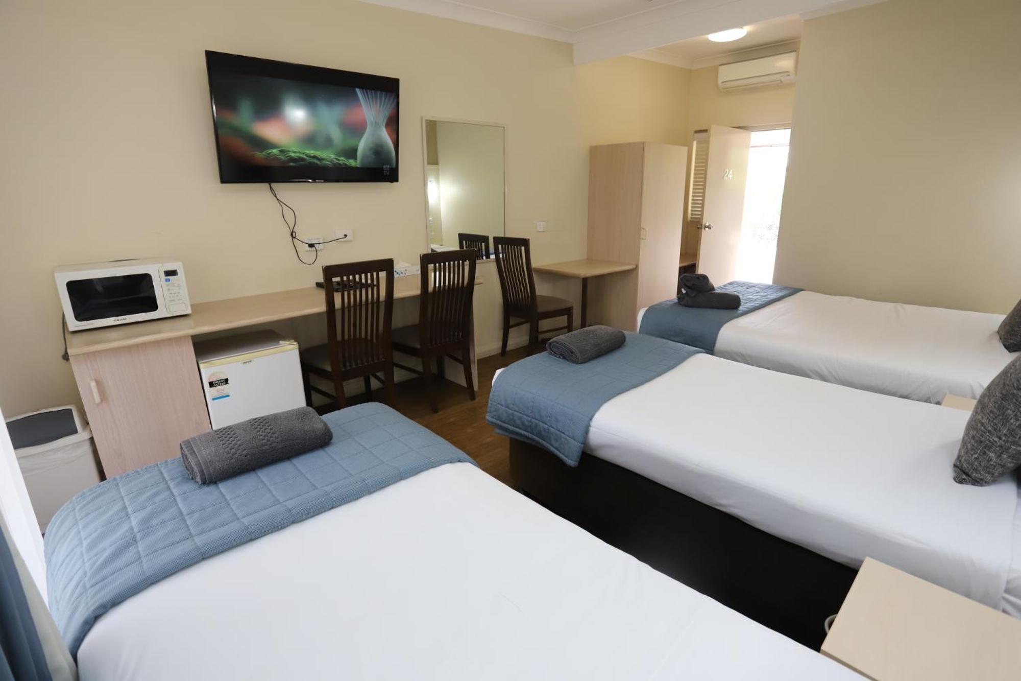 Sleepy Hill Motor Inn Raymond Terrace Exterior foto